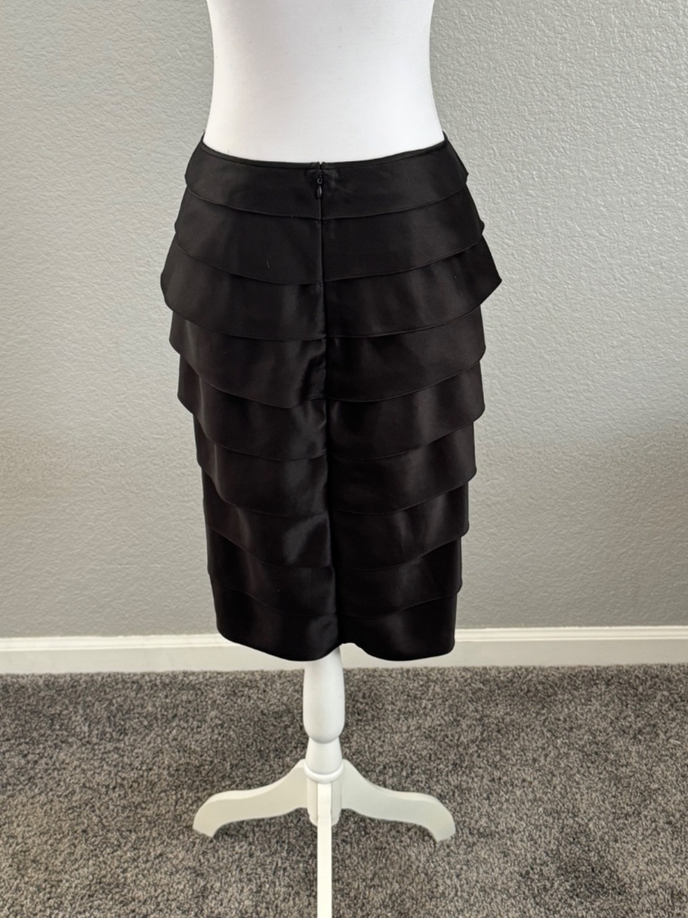 Adrianna Papell Tulip Tiered Satin Skirt Size 6 - Picture 3 of 9